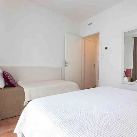 Three Bedroom Close To The Sea *