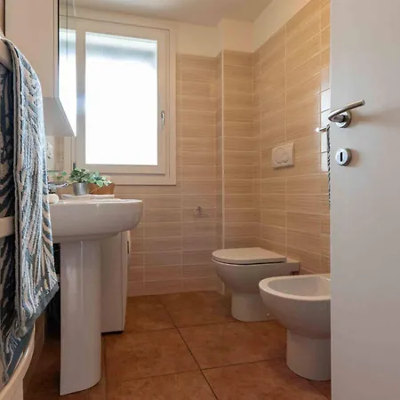 Three Bedroom Close To The Sea Apartment
