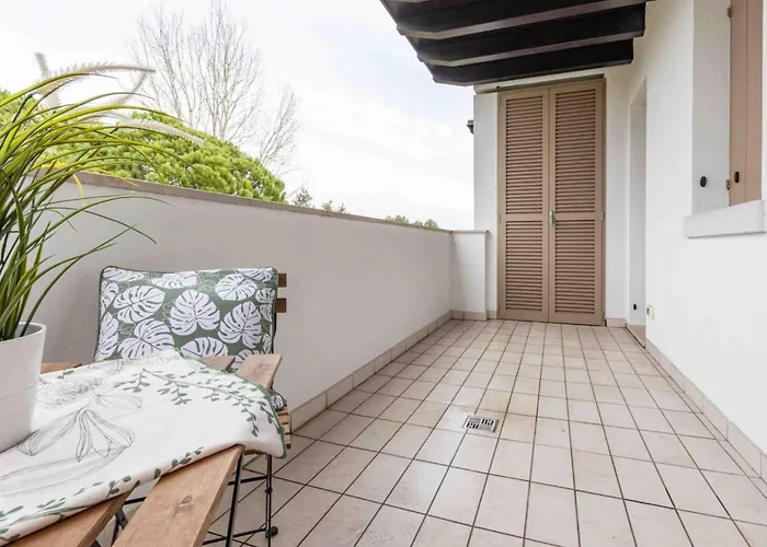 Three Bedroom Close To The Sea *