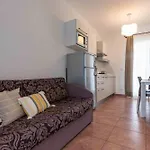 Apartment Three Bedroom Close To The Sea *