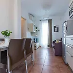 Apartment Three Bedroom Close To The Sea *