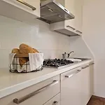 Apartment Three Bedroom Close To The Sea