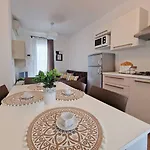 Apartment Three Bedroom Close To The Sea