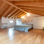 Apartment Three Bedroom Close To The Sea *