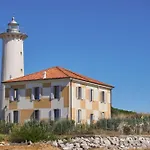 Apartment Three Bedroom Close To The Sea *
