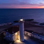 Apartment Three Bedroom Close To The Sea *