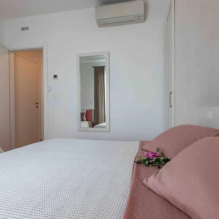 Three Bedroom Close To The Sea Διαμέρισμα
