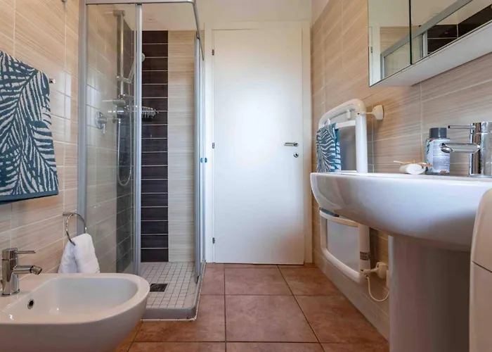 Three Bedroom Close To The Sea