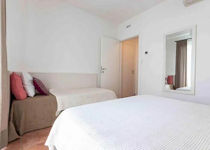 Three Bedroom Close To The Sea *